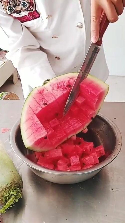 牙签吃瓜视频,揭秘短视频背后的趣味与争议