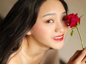 美女吃瓜好漂亮,美女吃瓜，美艳动人