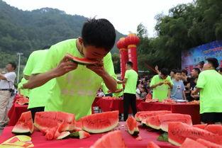 抓拍瞬间吃瓜群众,吃瓜群众的生动瞬间