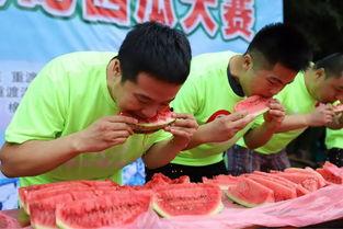 抓拍瞬间吃瓜群众,吃瓜群众的生动瞬间