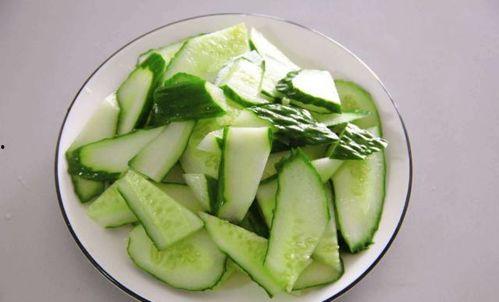 济南吃瓜女的,网络热议背后的真相与反思