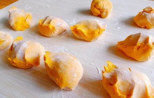 小孩吃瓜吃馍多了,小宝贝的甜蜜负担