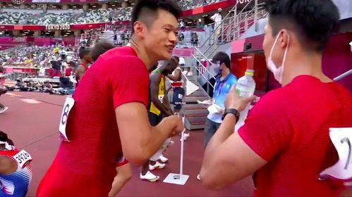 偷笑吃瓜群众,揭秘网络围观背后的心理奥秘