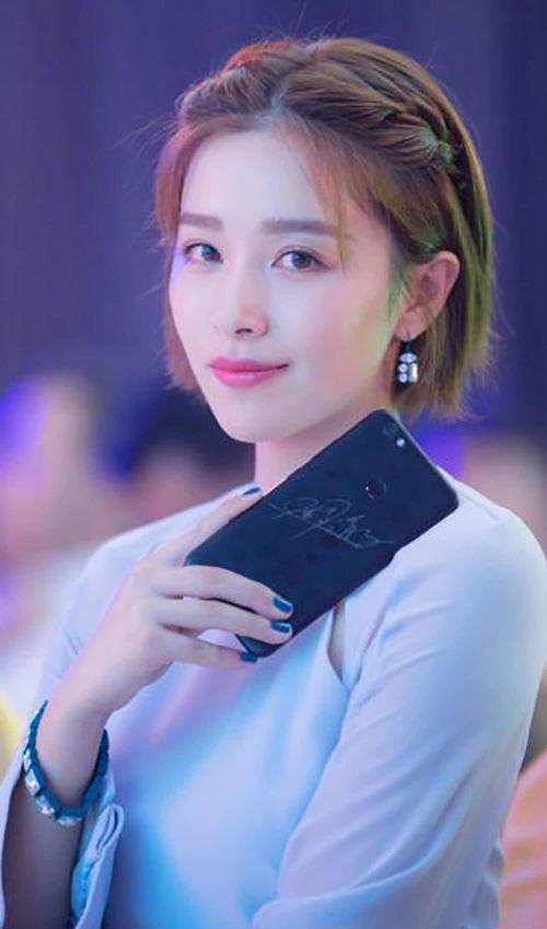 王心怡吃瓜壁纸,揭秘明星幕后趣闻