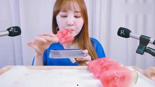 日系小姐姐吃瓜,日系小姐姐的瓜田奇遇记