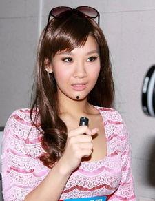 180斤美女吃瓜,瓜果飘香尽享夏日美味