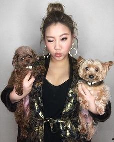 180斤美女吃瓜,瓜果飘香尽享夏日美味