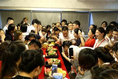 主角当吃瓜群众,吃瓜群众视角下的主角传奇